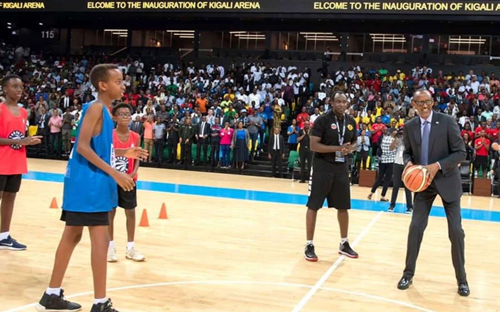 Mujye mubima amatwi- Perezida Kagame ku banenga ishoramari ry’u Rwanda muri Siporo