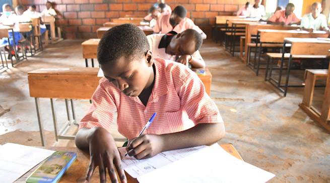Abanyeshuri 202 999 bazindukiye mu bizami bya Leta bisoza amashuri abanza