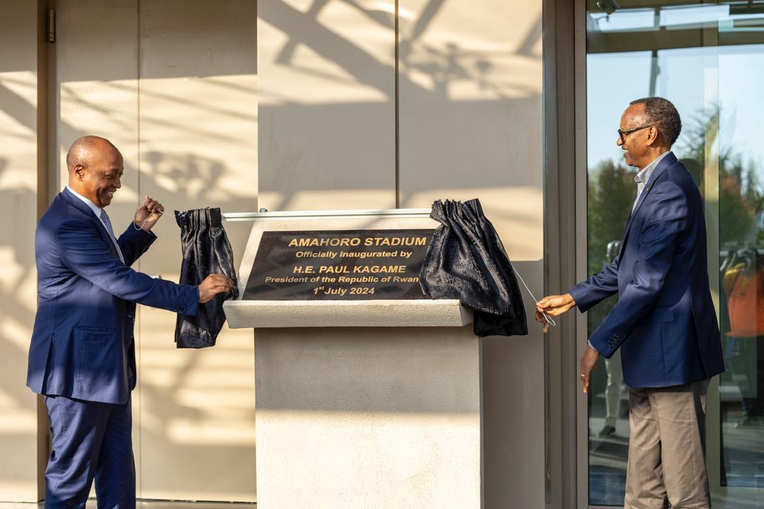 Perezida Kagame yashimiye Dr. Motsepe na Infantino