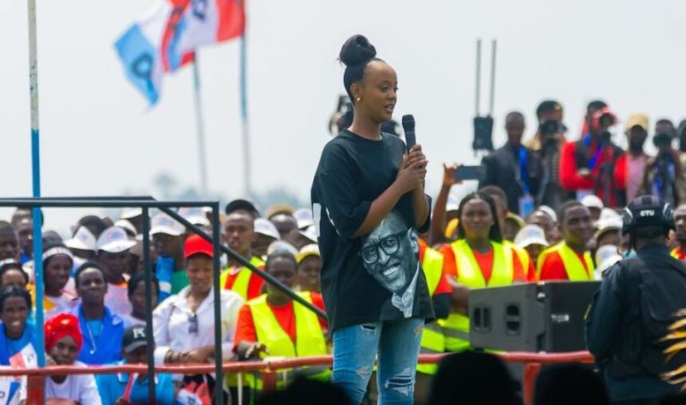 Twa twana twabaga mu tuzu duto mwaratureze turakura-Knowless abwira Kagame
