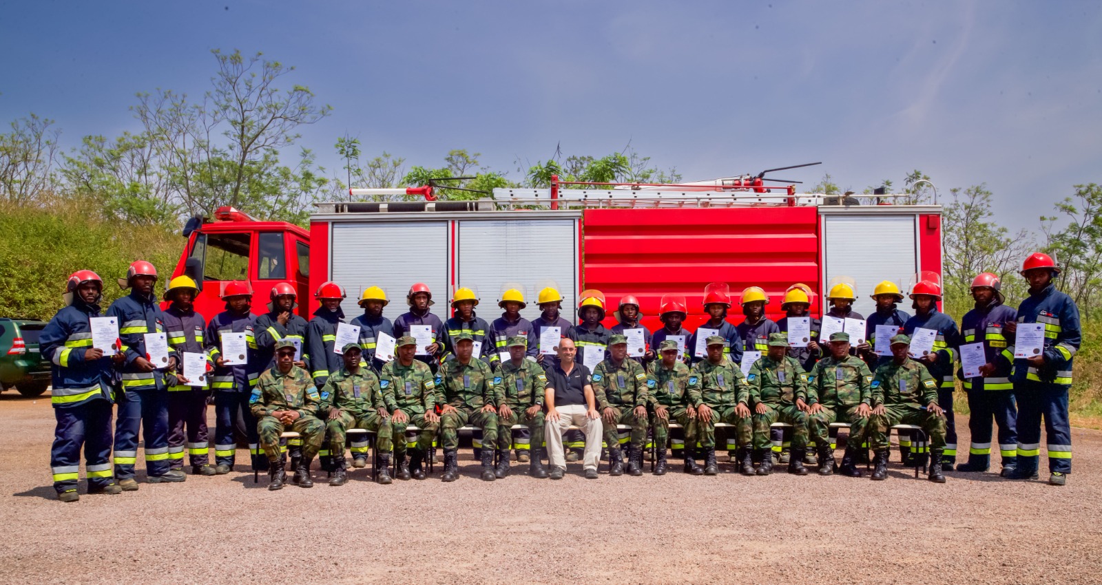 Abofisiye 20 muri RDF basoje amasomo ku kurwanya inkongi y’umuriro