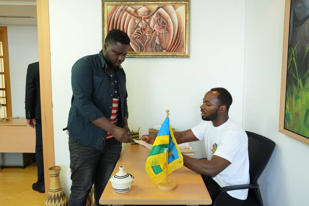 Uko amatora arimo kugenda hanze y’u Rwanda