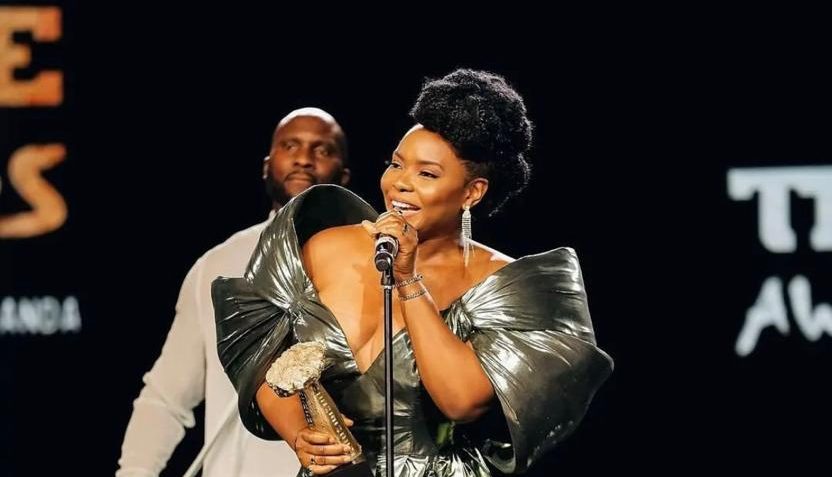 Yemi Alade yahishuye ko atemera kuyoborwa n’ibitekerezo by’abandi