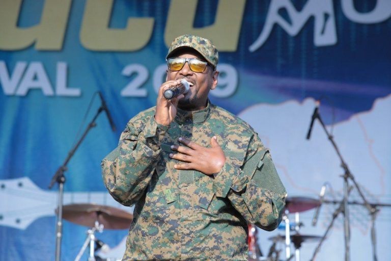 Masamba yakuyeho urujijo ku bibaza niba yarigeze aba umusirikare