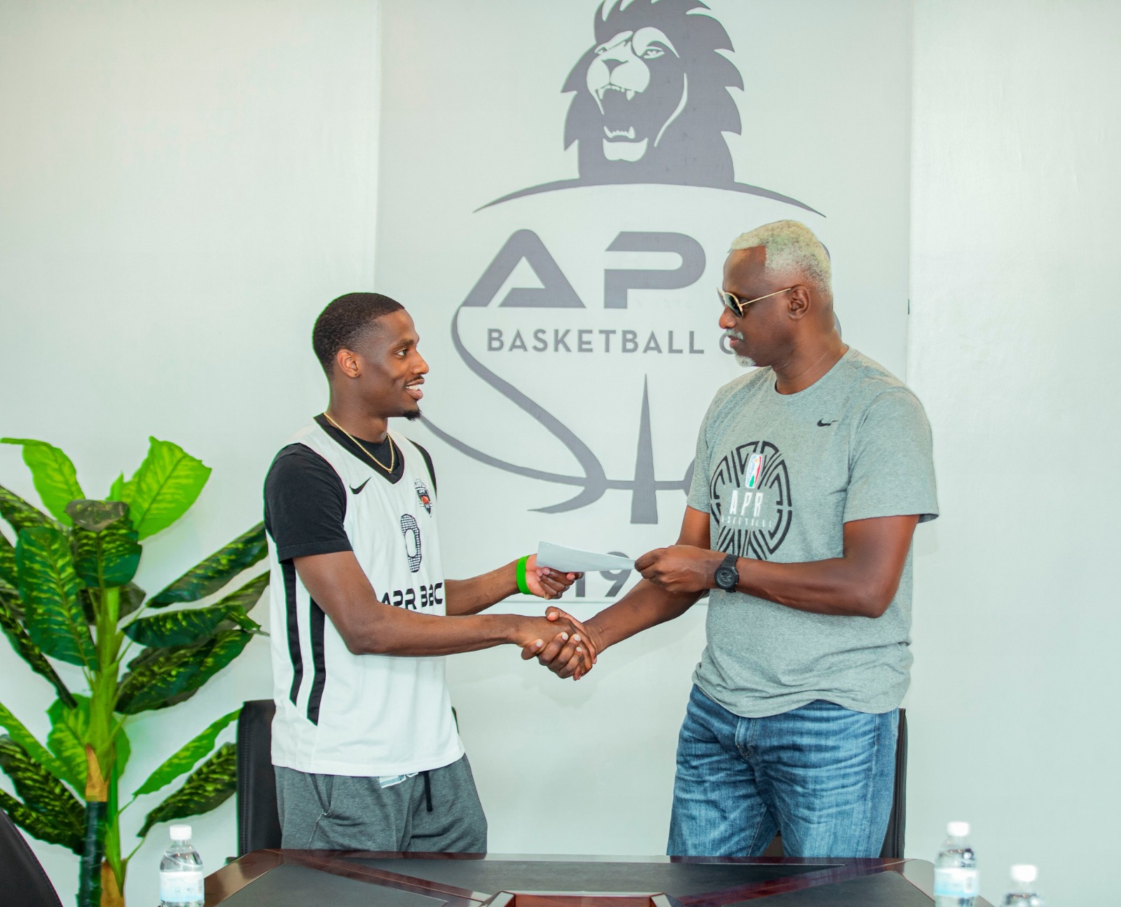 Basketball: APR BBC yasinyishije Umunyamerika