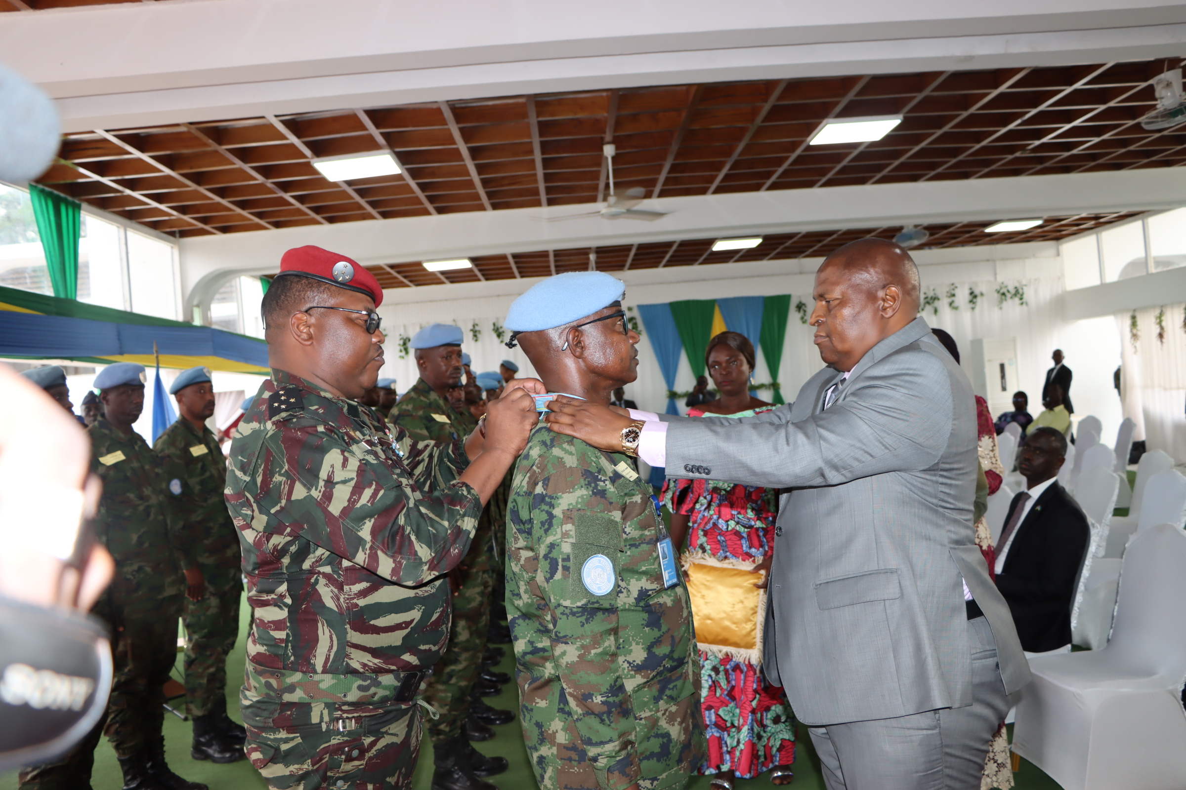 CAR: Perezida Touadera yambitse imidali y’ishimwe ingabo z’u Rwanda