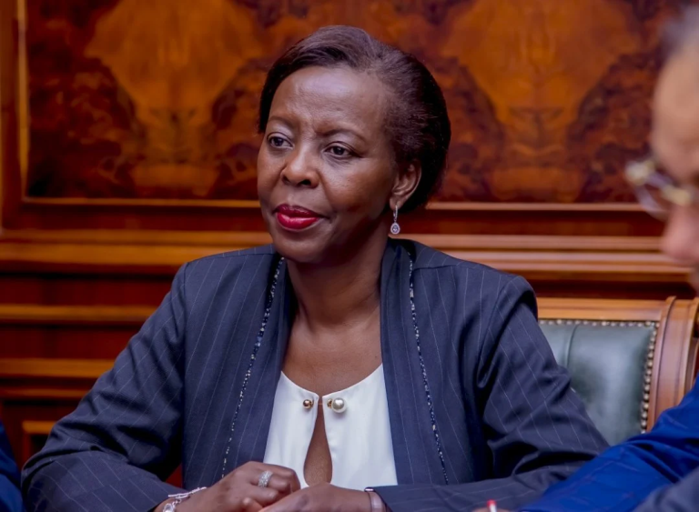 Mushikiwabo yashenguwe n’urupfu rwa musaza we