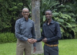 Perezida Kagame yahembye abanyeshuri bazanye imidali mu marushanwa y’imibare