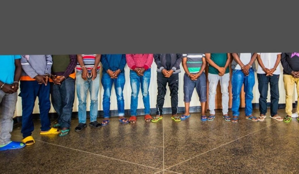 Kigali: Abantu 20 bakurikiranyweho gukura utugabanyamuvuduko mu modoka