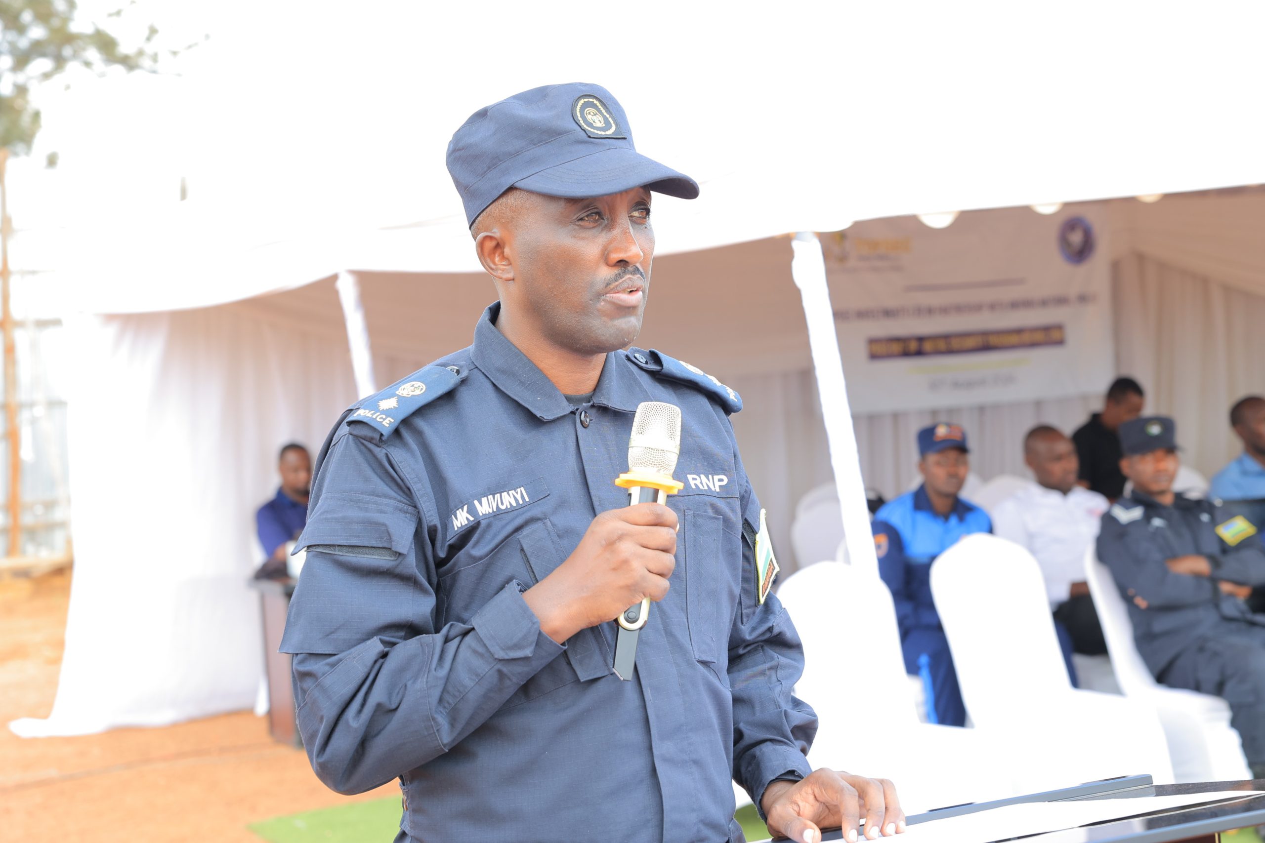 Igihugu nticyari kubona abapolisi bahagije bo kurinda buri kigo – SSP Muvunyi