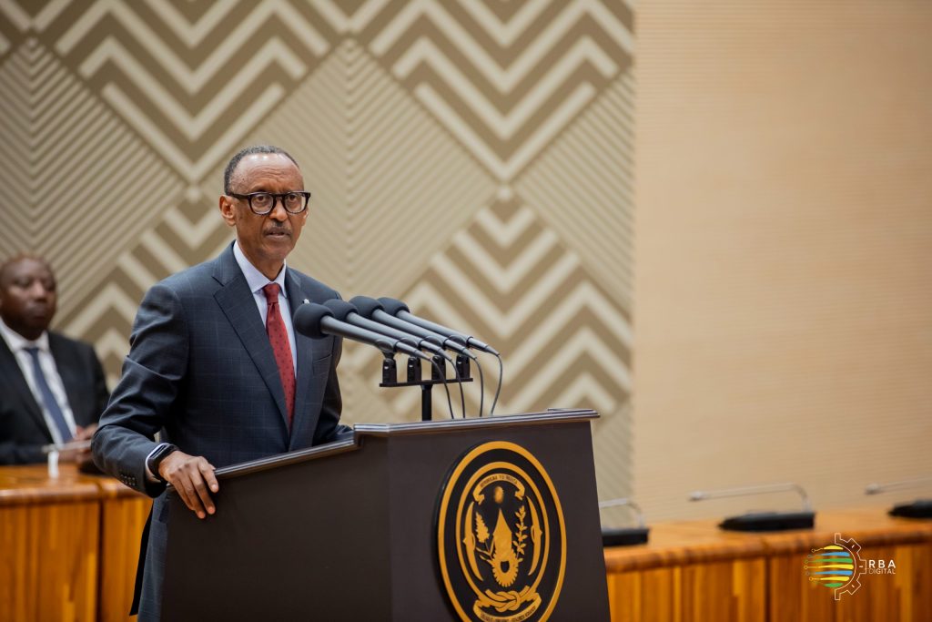 Perezida Kagame yikomye ubutekamutwe n’akajari mu nsengero