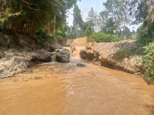 Rubavu: Abaturiye ahatubatse inkuta zitangira Sebeya bafite impungenge barahumurizwa