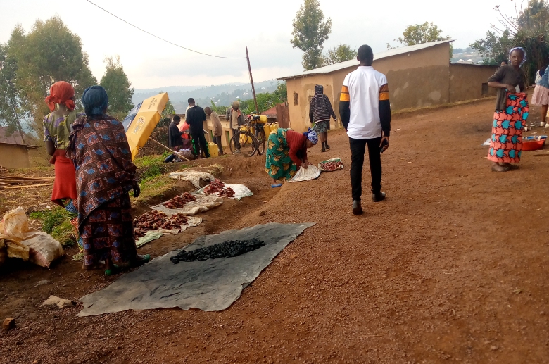 Gicumbi: Abakorera n’abahahira mu gasoko ko mu Gatete barasaba kubakirwa isoko rinini