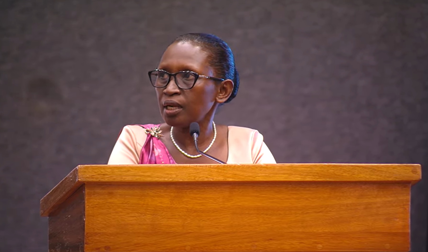 Kazarwa Gertrude yatorewe kuba Perezida w’Umutwe w’Abadepite