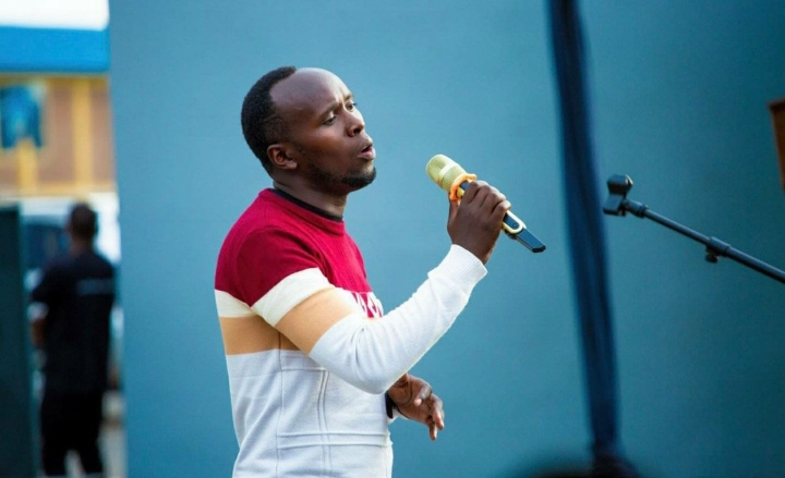 Umuhanzi Nsengimana yibukije urubyiruko kuba Intare zisigasira ibyagezweho  