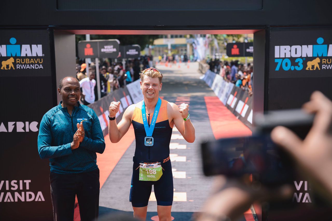 Raoul Metcalfe na Berber Kramer begukanye Ironman 70.3 mu Rwanda