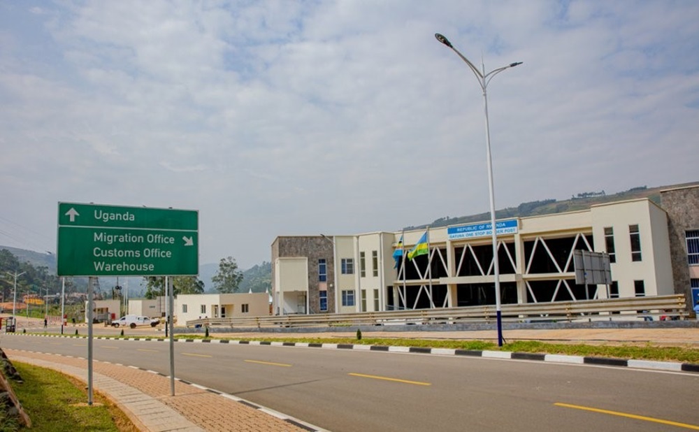 Ku mupaka w’u Rwanda na Uganda hatoraguwe amafaranga atazwi nyirayo
