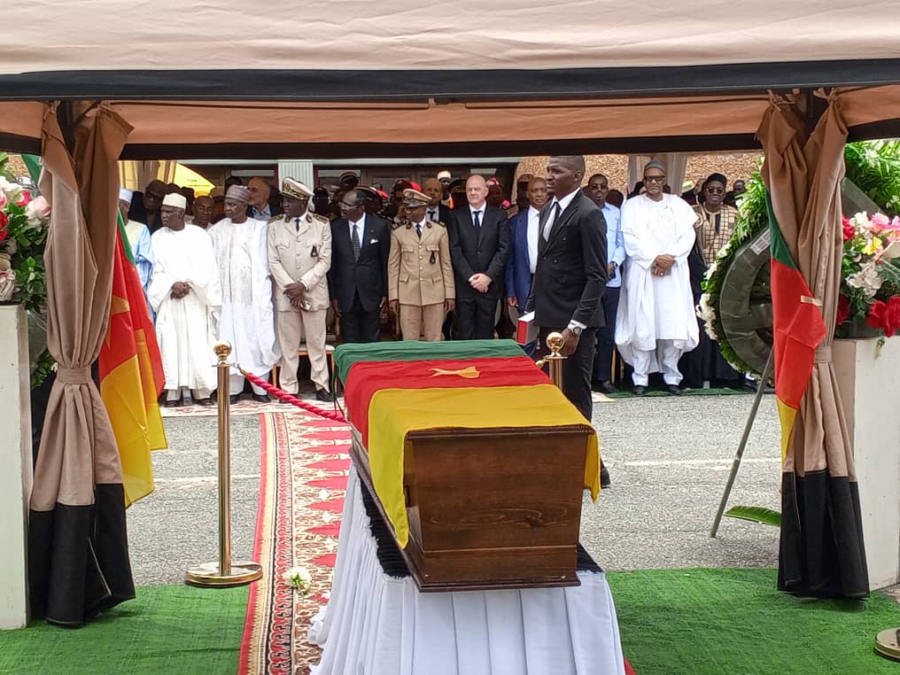 Perezida wa FIFA mu bitabiriye umuhango wo gushyingura Issa Hayatou