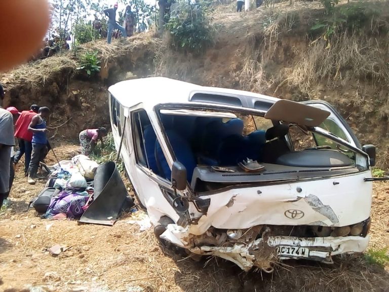 Nyamasheke: Coaster yarenze umuhanda ihitana umwe, abandi 27 barakomereka