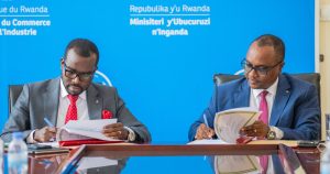 Prof. Ngabitsinze wari Minisitiri w’Ubucuruzi n’Inganda yahererekanyije ububasha na Sebahizi