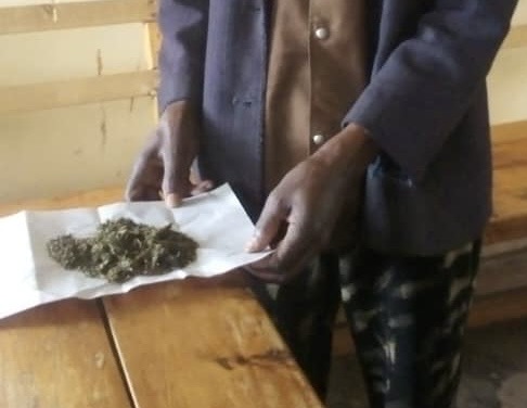 Nyamasheke: Umusaza w’imyaka 75 wigeze gufungirwa urumogi yongeye kurufatanwa