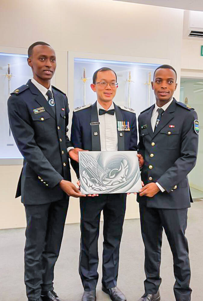 Abapolisi 2 basoje amahugurwa muri Singapore