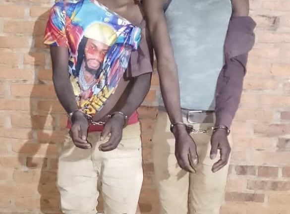 Rusizi: Abasore 9 bakekwaho kwiba bitwaje inzembe bafatanywe n’urumogi 