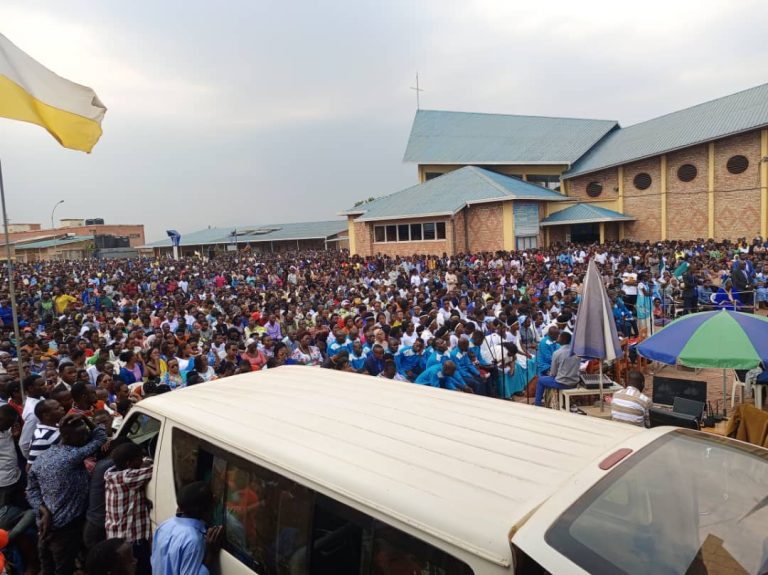 I Kibeho hateraniye imbaga y’Abakirisitu hafi 100,000