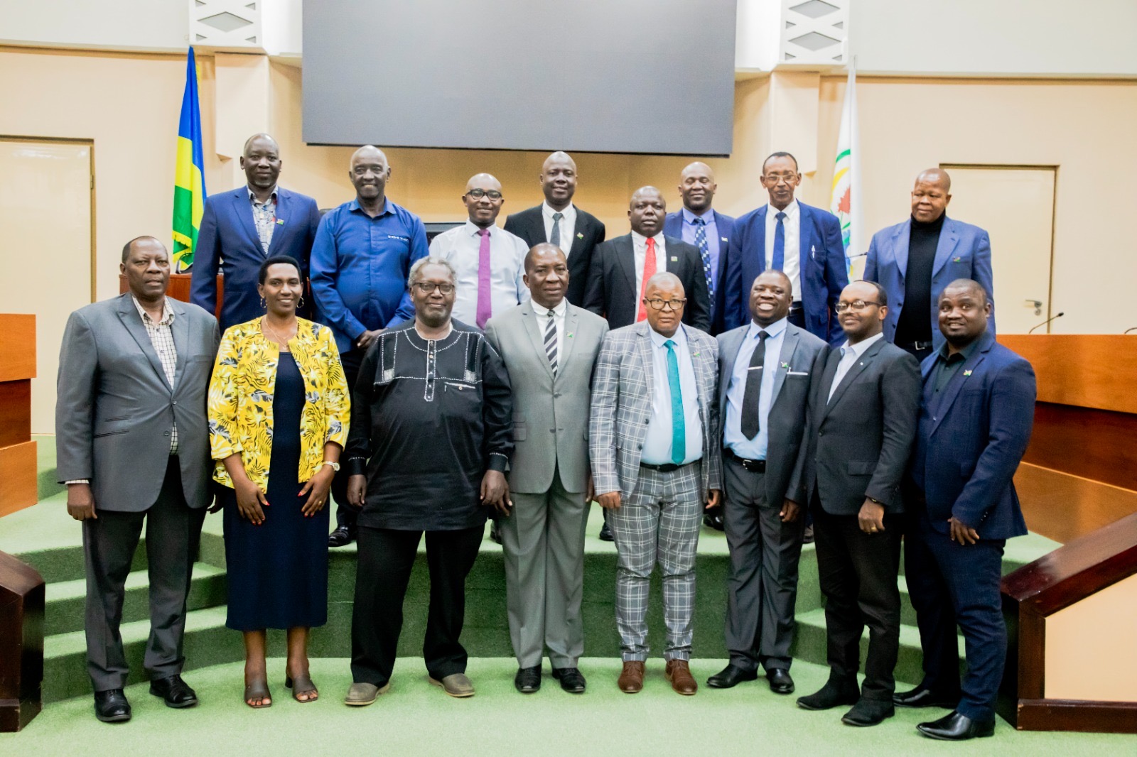 Perezida wa Sena, Dr Kalinda yaganiriye n’Abasenateri ba Namibia