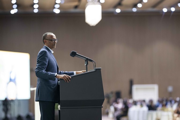 Perezida Kagame yanenze abayobozi barebera abakorera amarorerwa mu madini