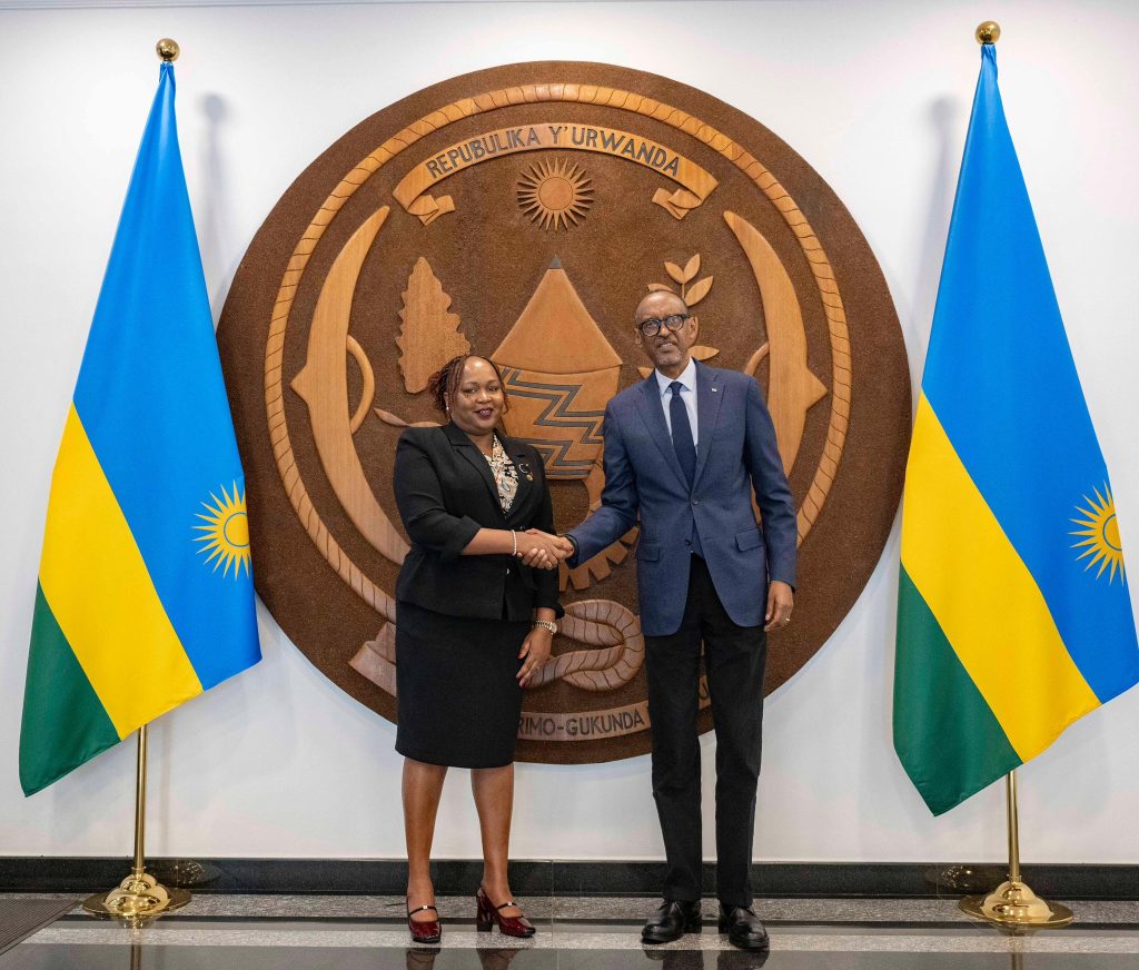 Perezida yagiranye ibiganiro n’Umunyamabanga Mukuru wa EAC