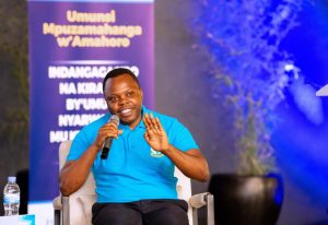 Minisitiri Dr Utumatwishima yiyemeje gukemura ibibazo biri muri Showbiz Nyarwanda