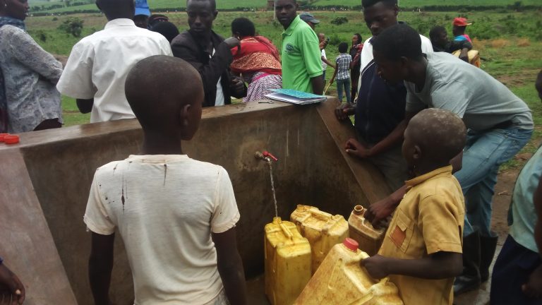 Nyagatare: Abavomaga mu cyuzi cya Rwarucura barishimira ko bahawe amazi meza