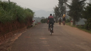 Gakenke: Abaturage bishimira ko umuhanda bubakiwe woroheje imigenderanire