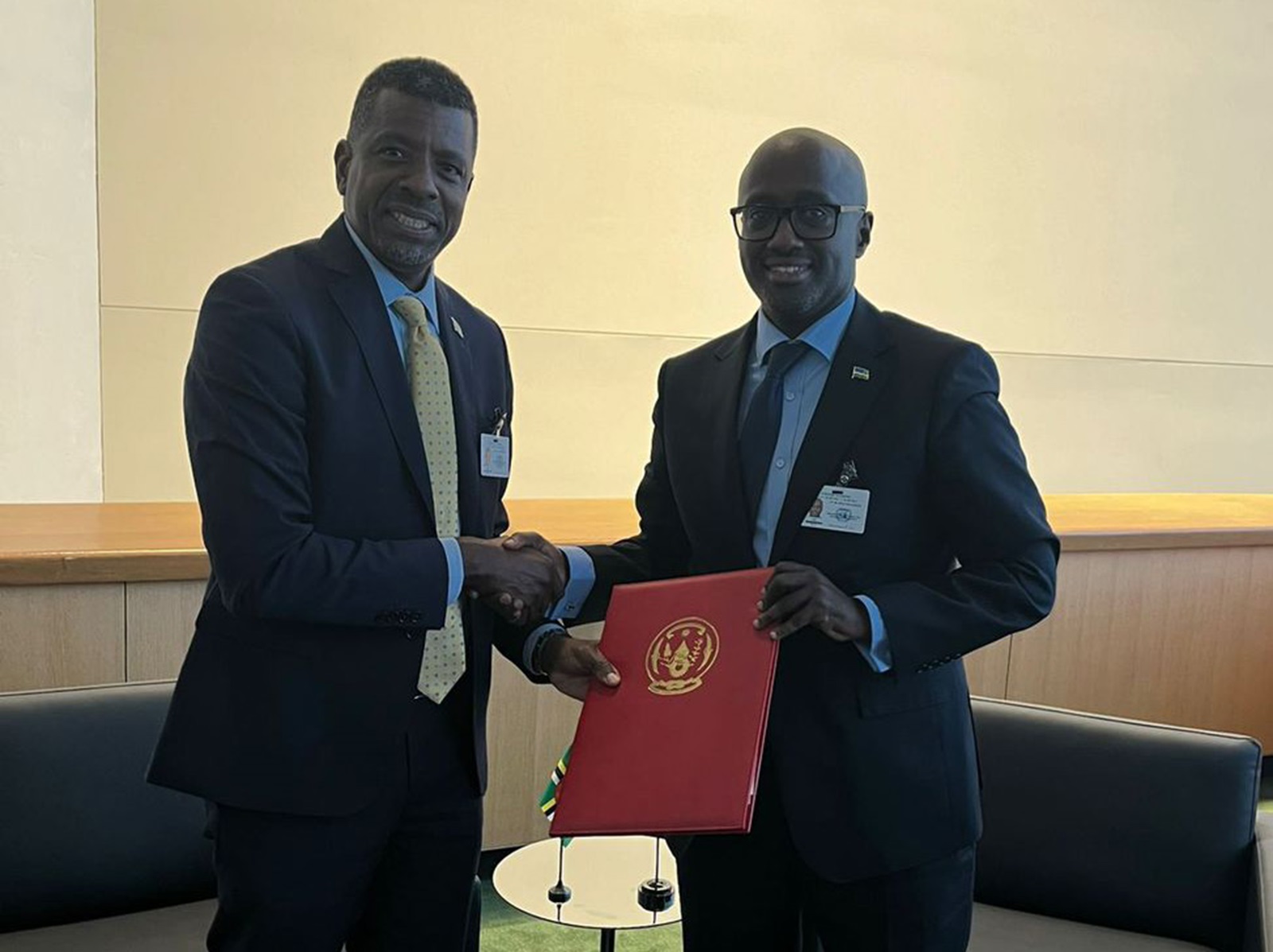 Nyuma y’imyaka 2 hemejwe umubano, u Rwanda na Dominika byakuyeho viza