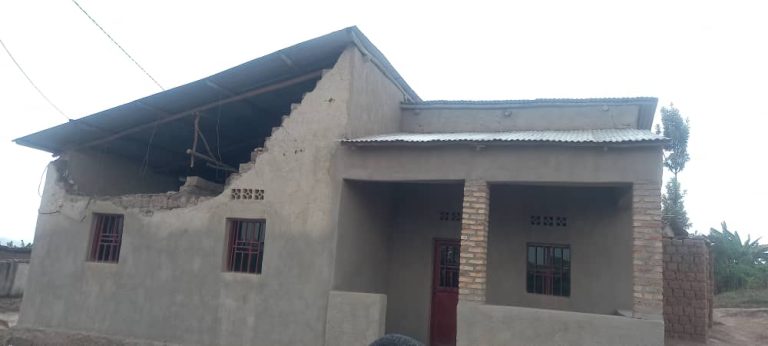 Ruhango: Barasaba kwishyurwa inzu zisenywa &nbsp;n’imashini zikora umuhanda