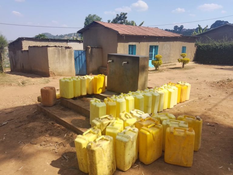 Ruhango: Bamaze amezi ane amavomo yarakamye bayoboka ibishanga