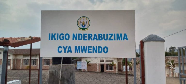 Ruhango: Bagowe no kwivuza amenyo aho bagenda amasaha 3 n’amaguru