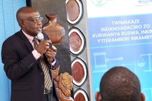 Hakumirwa hakanarwanywa ruswa mbere y’uko habaho guhana_ Hon Mukama