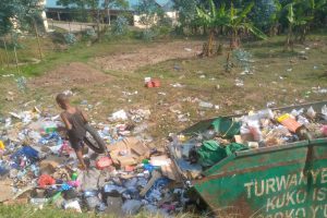Karongi: Abaturage bahangayikishijwe n’ikimpoteri begerejwe kibateza umwanda