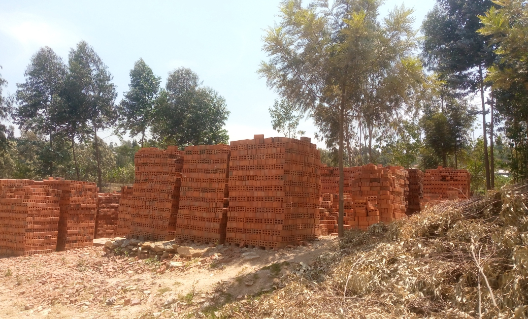 Karongi: Akazi bakesha uruganda rw’amatafari kabateje imbere 