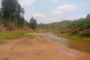 Karongi: Barara mu gasozi mu gihe cy’imvura kubera kutagira ikiraro