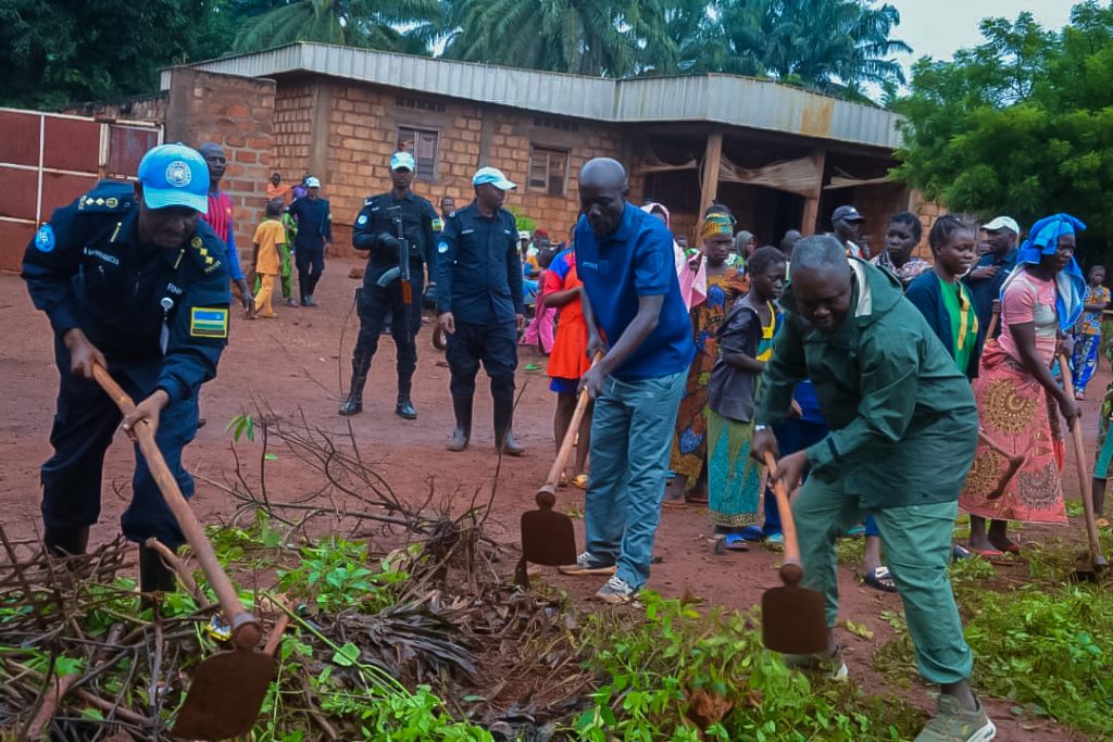 Centrafrique: Abapolisi b’u Rwanda bari mu butumwa bakoze umuganda rusange