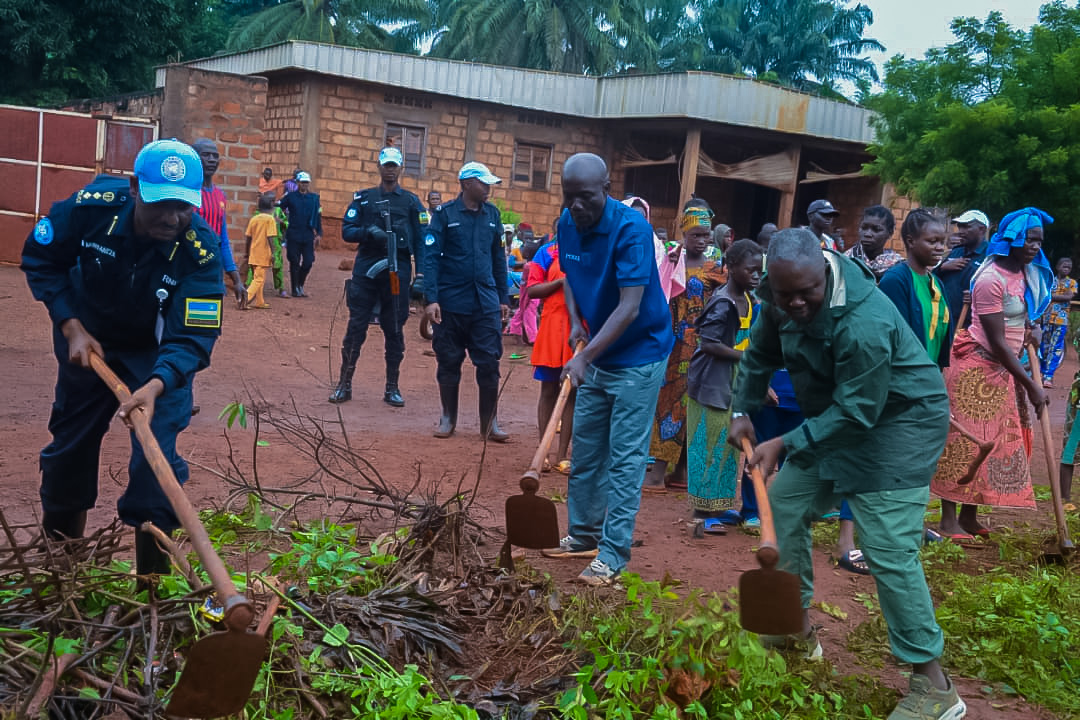 Centrafrique: Abapolisi b’u Rwanda bari mu butumwa bakoze umuganda rusange