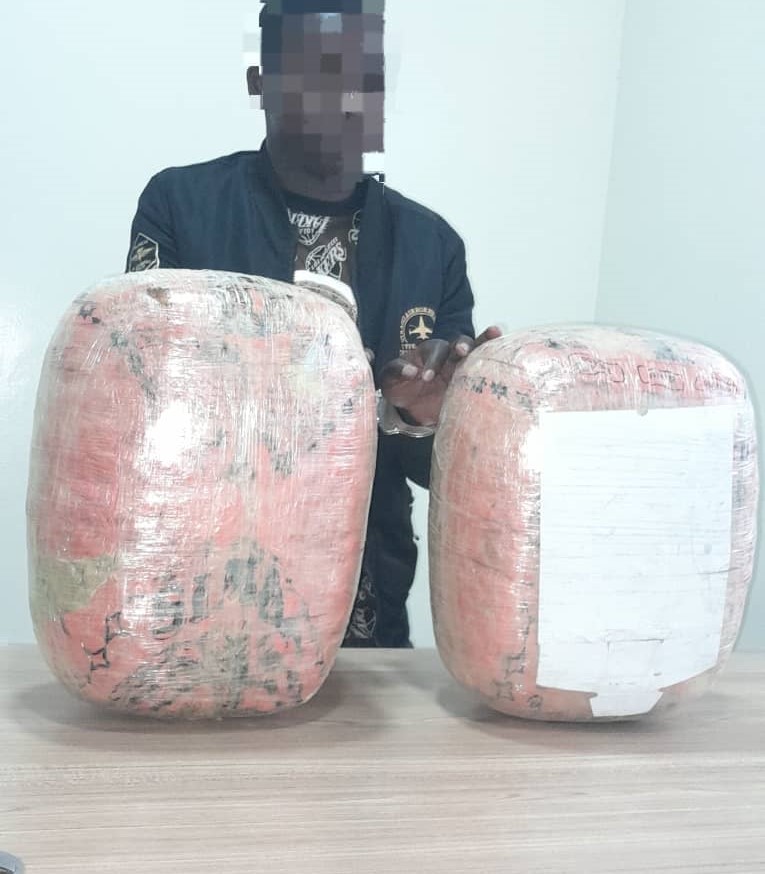 Rubavu: Umusore w’imyaka 19 yafatatanywe udupfunyika 6000 tw’urumogi