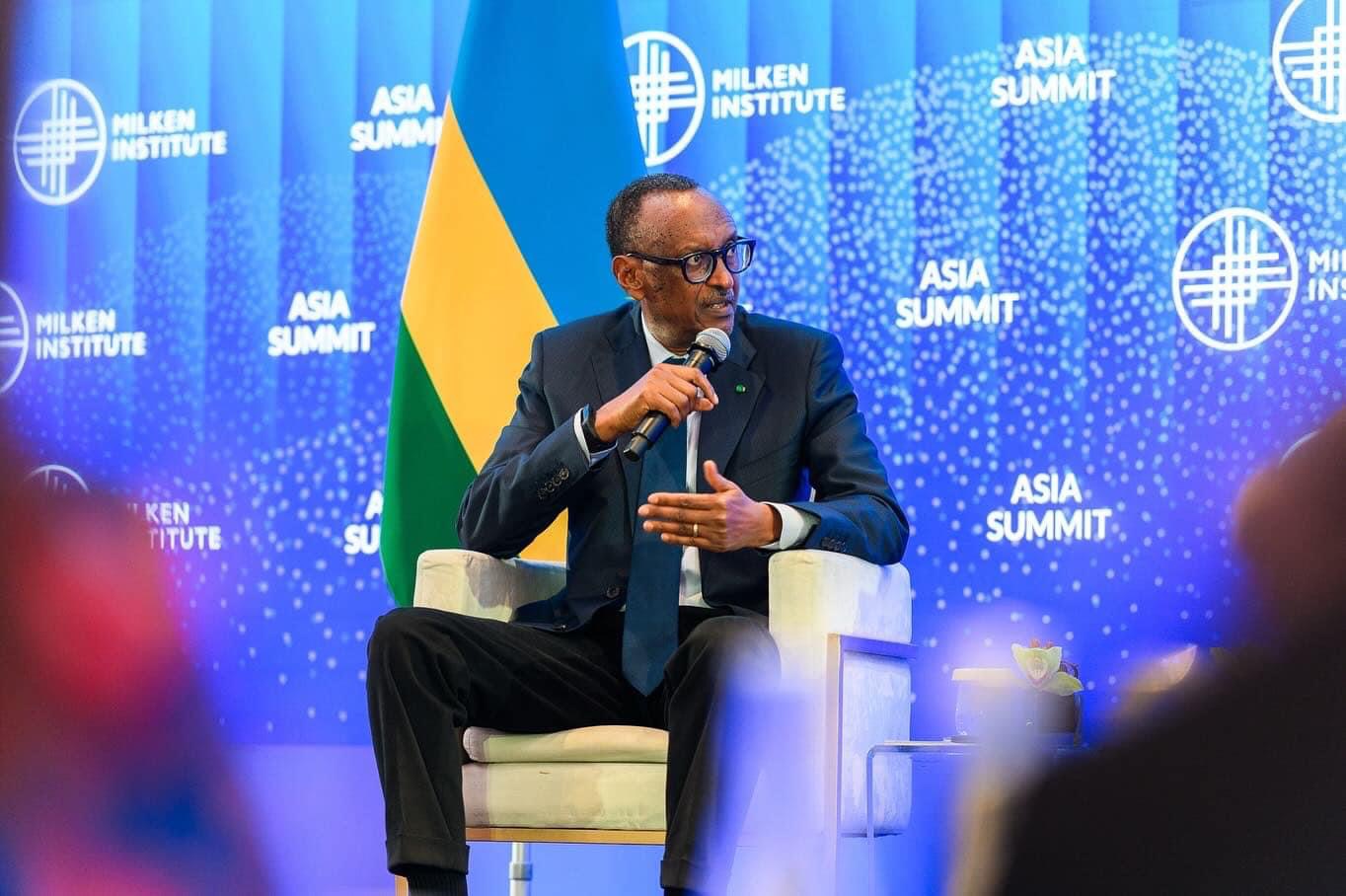 Nta bwenge bwaba mu guheza abagore bagize 52% by’abaturage- Perezida Kagame