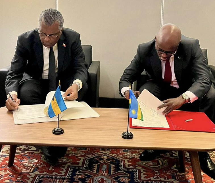 U Rwanda na Bahamas byasinye amasezerano yo gukuraho viza