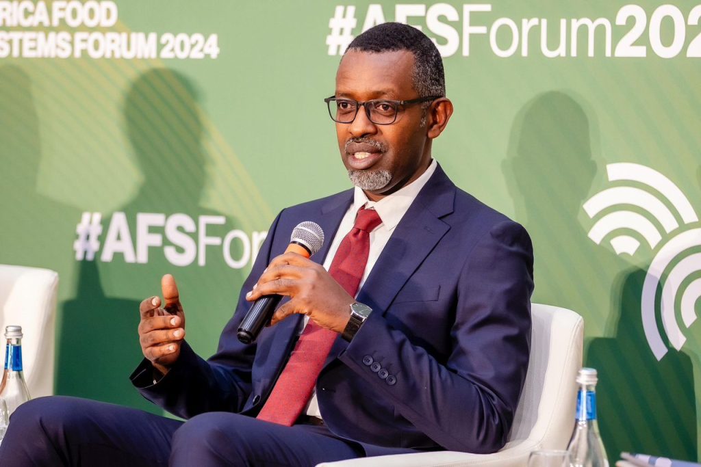 Ntabwo dushyiraho Abayobozi ba za Federasiyo – Minisitiri wa Siporo