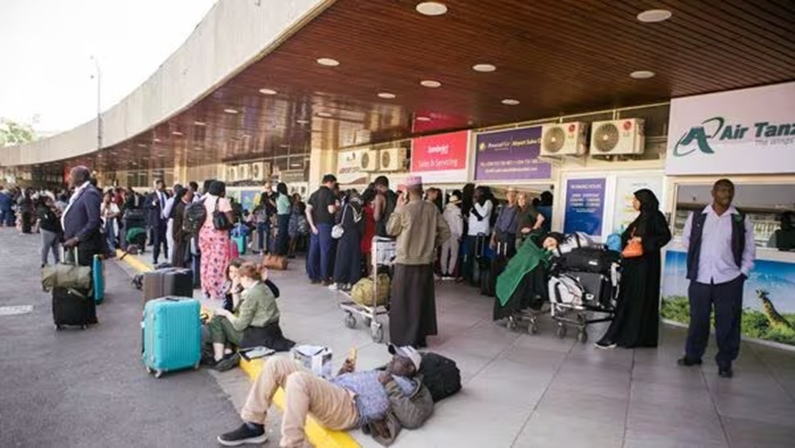 Imyigaragambyo yatumye RwandAir isubika ingendo muri Kenya yahosheje