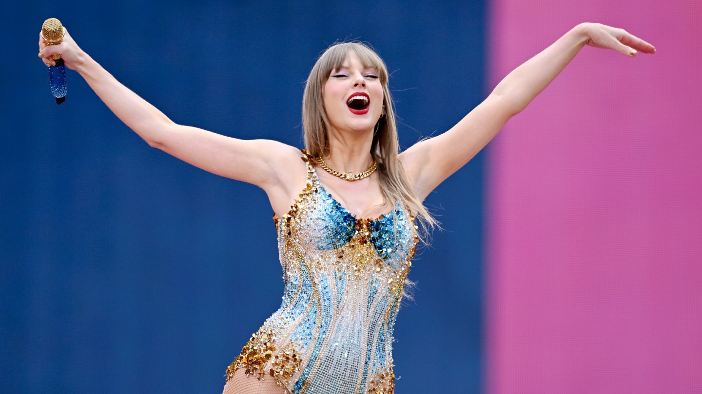 Taylor Swift yashimiye umugabo we Travis watumye yongera kurabagirana